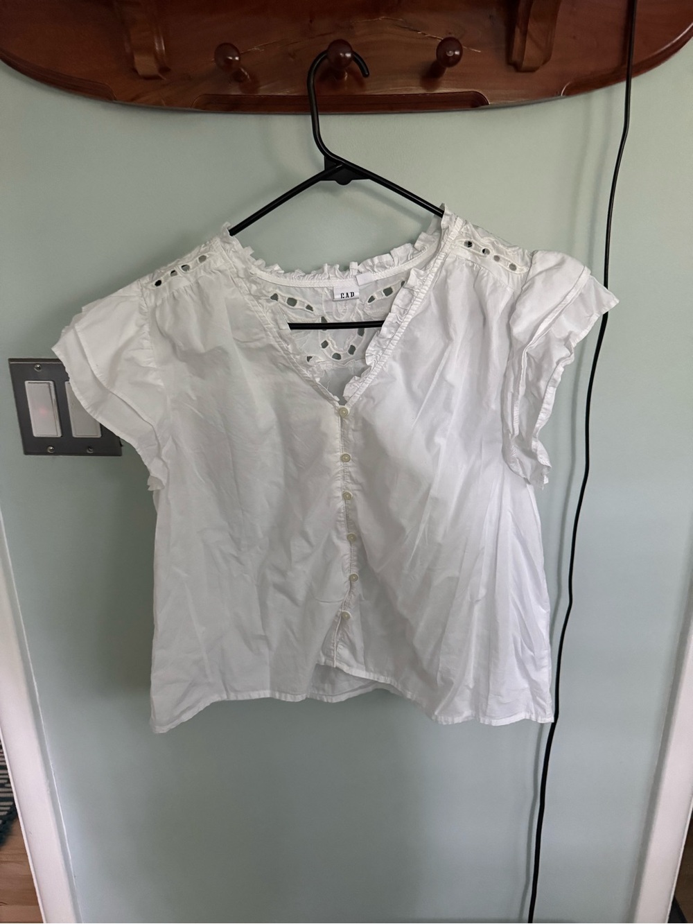 GAP White Eyelet Trim Button-Front Cap Sleeve Blouse